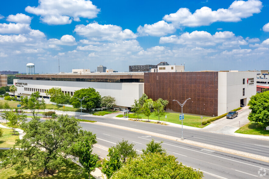 Chandra Kunavarapu, MD