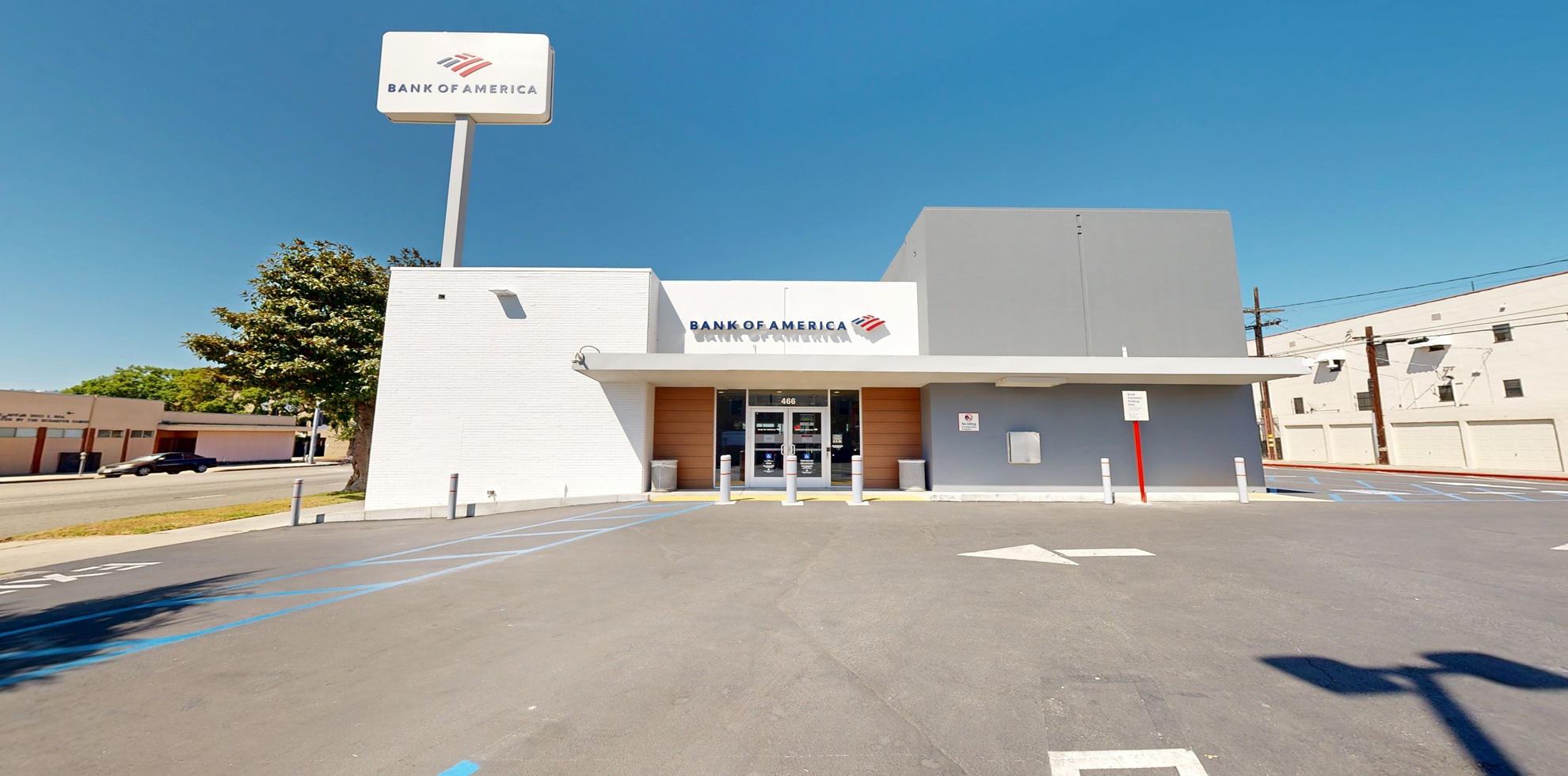 Bank of America financial center with walk-up ATM | 466 N La Brea Ave, Los Angeles, CA 90036