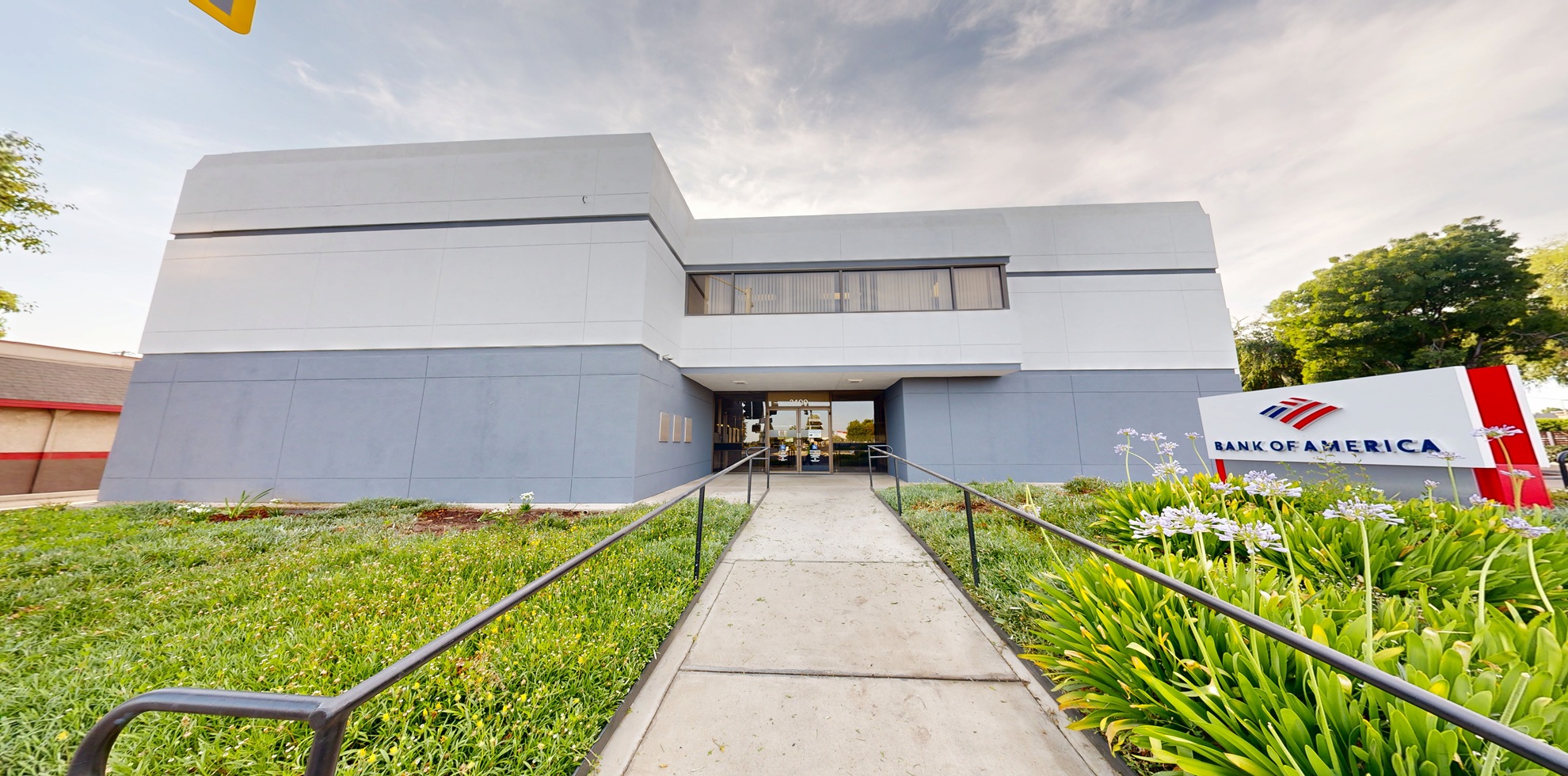 Bank of America financial center with drive-thru ATM | 2400 S Mooney Blvd, Visalia, CA 93277