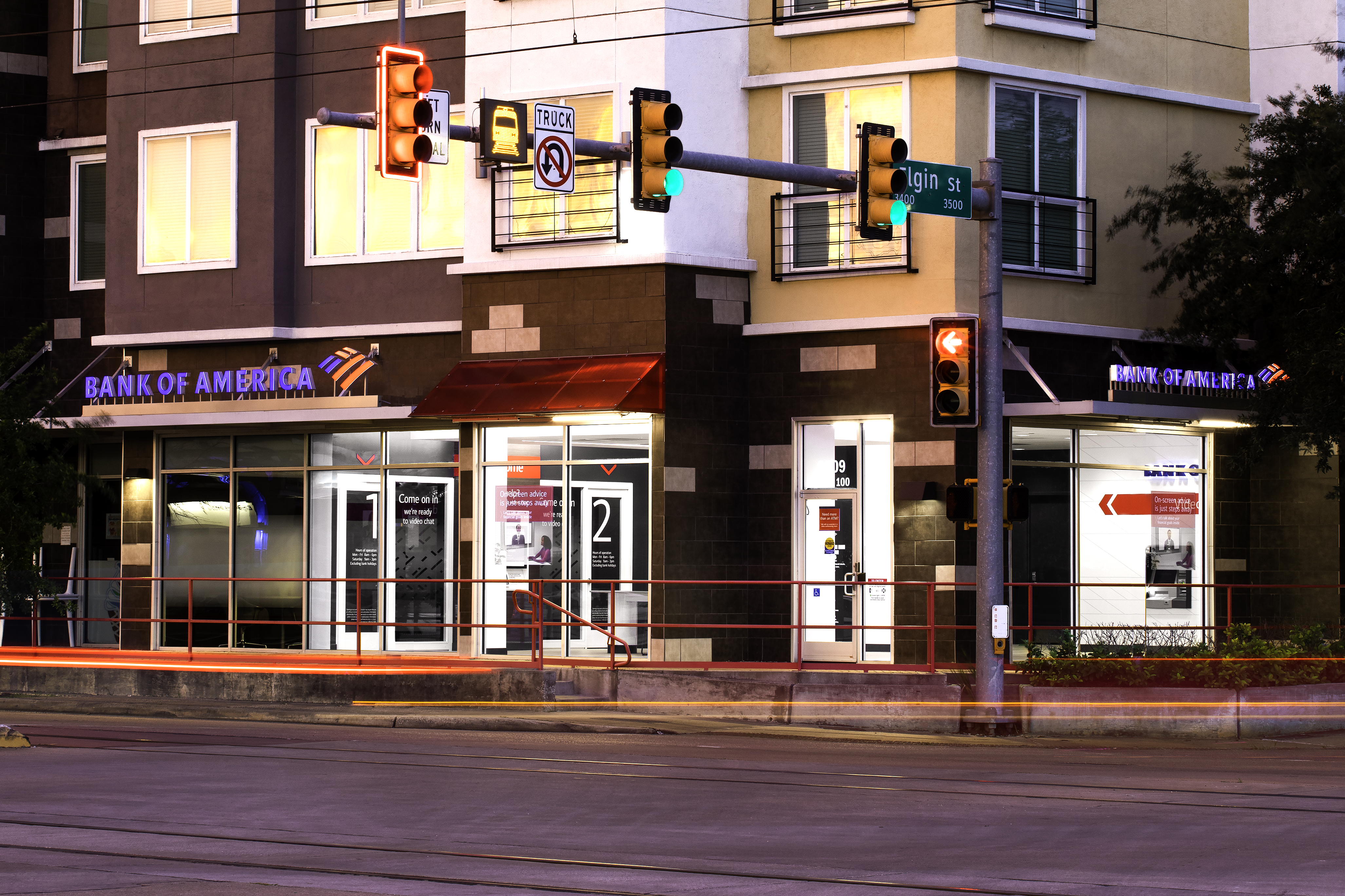 Bank of America Advanced Center with walk-up ATM | 3509 Elgin St, Houston, TX 77004