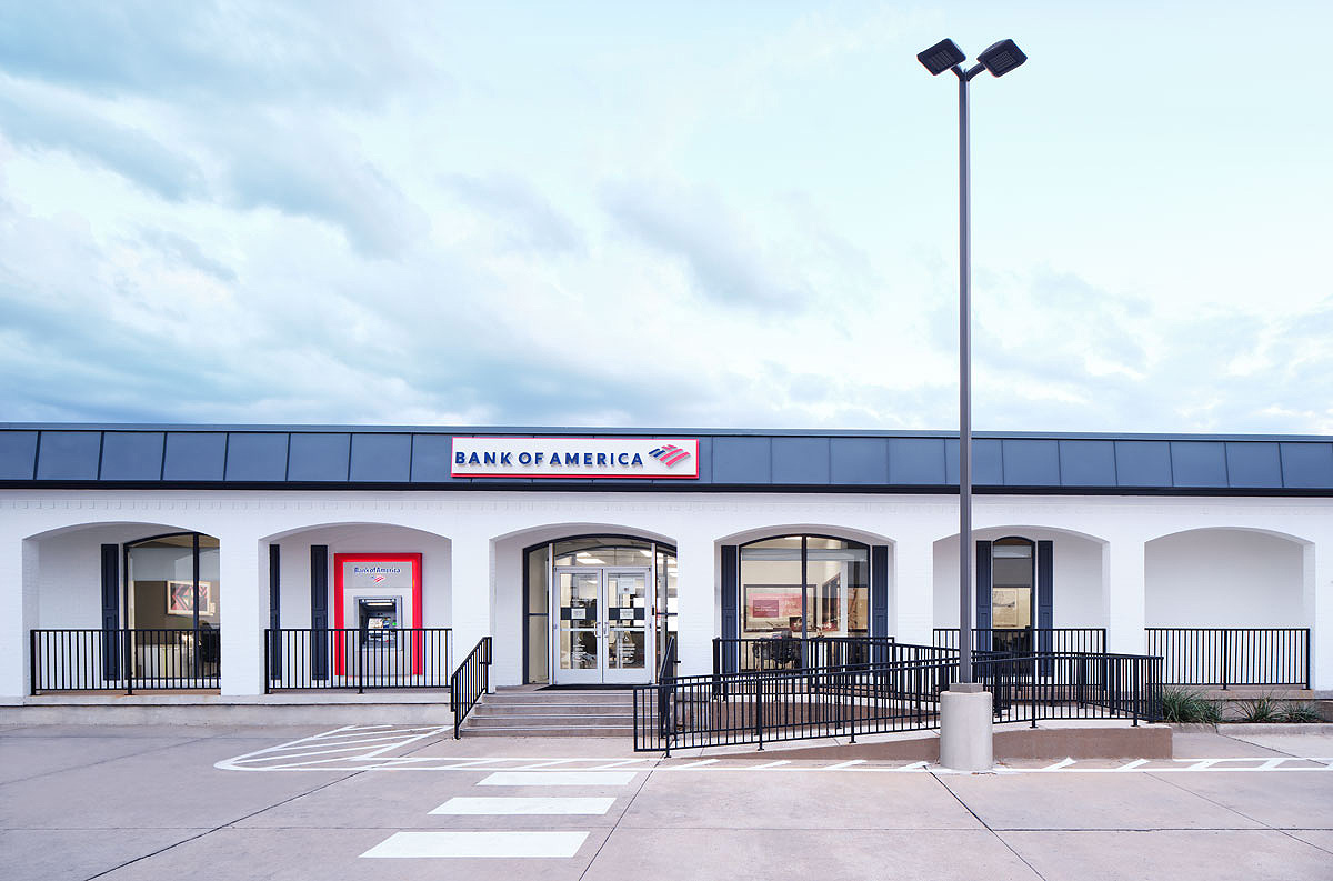 Bank of America financial center with drive-thru ATM | 600 E Camp Wisdom Rd, Duncanville, TX 75116