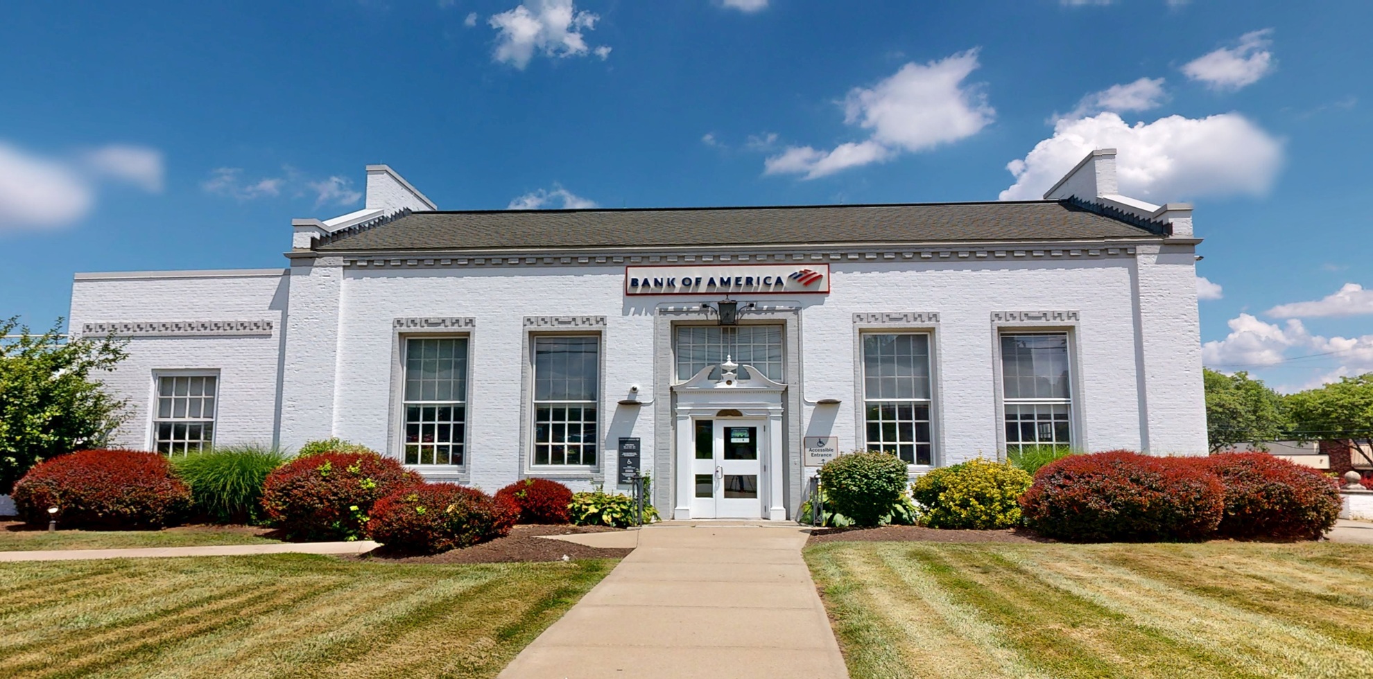 Bank of America financial center with drive-thru ATM | 600 Silas Deane Hwy, Wethersfield, CT 06109