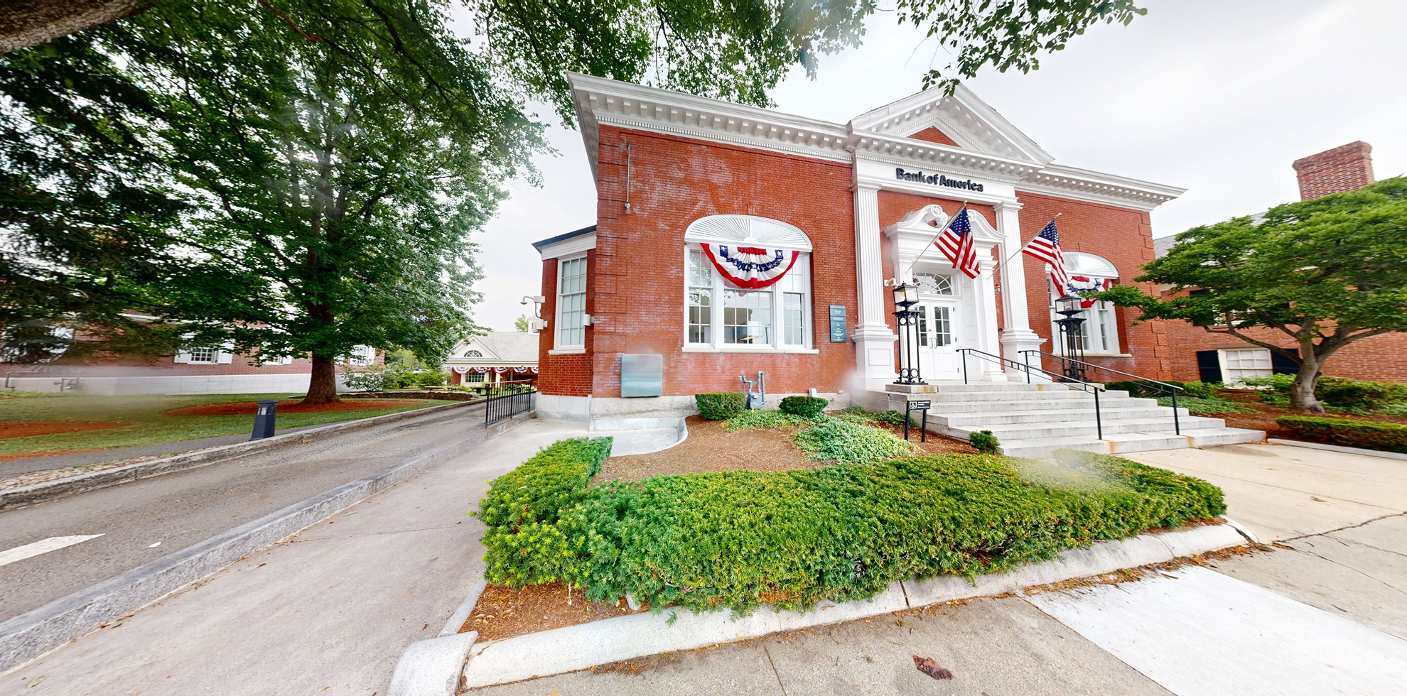 Bank of America financial center with drive-thru ATM | 52 Main St, Concord, MA 01742