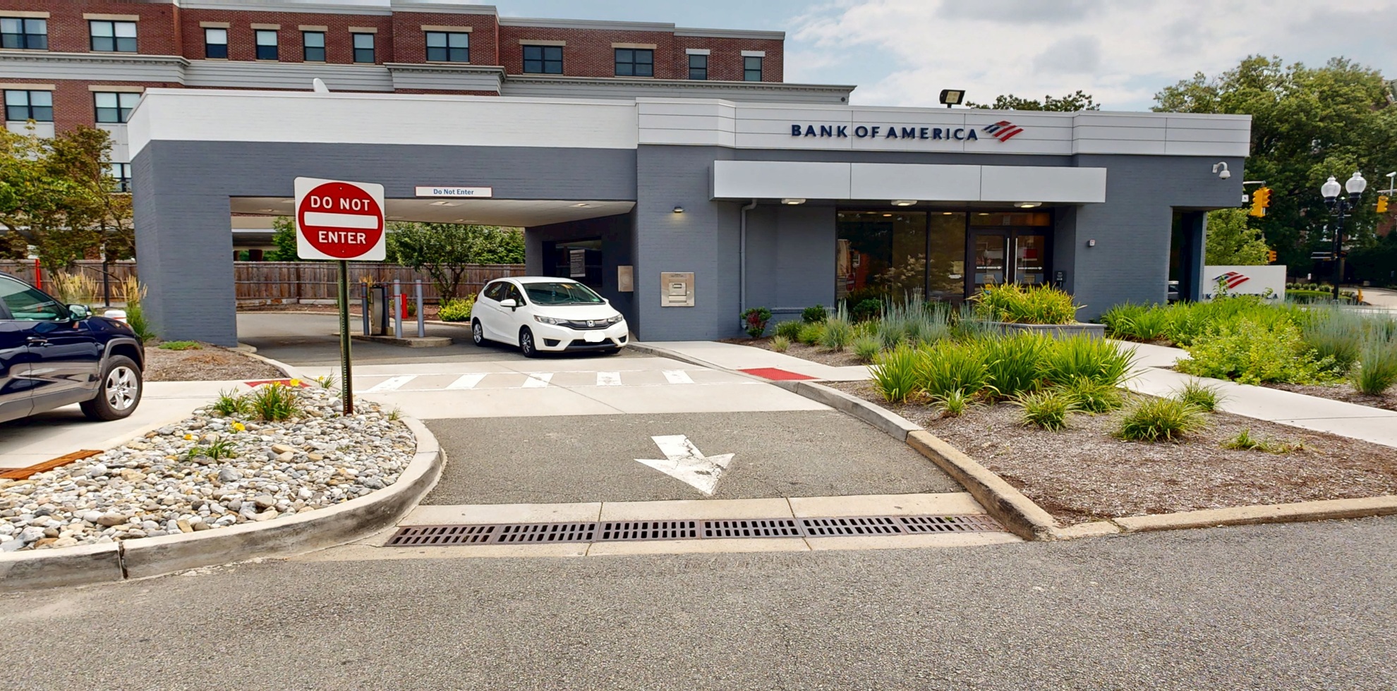 Bank of America financial center with walk-up ATM | 188 South St, Morristown, NJ 07960