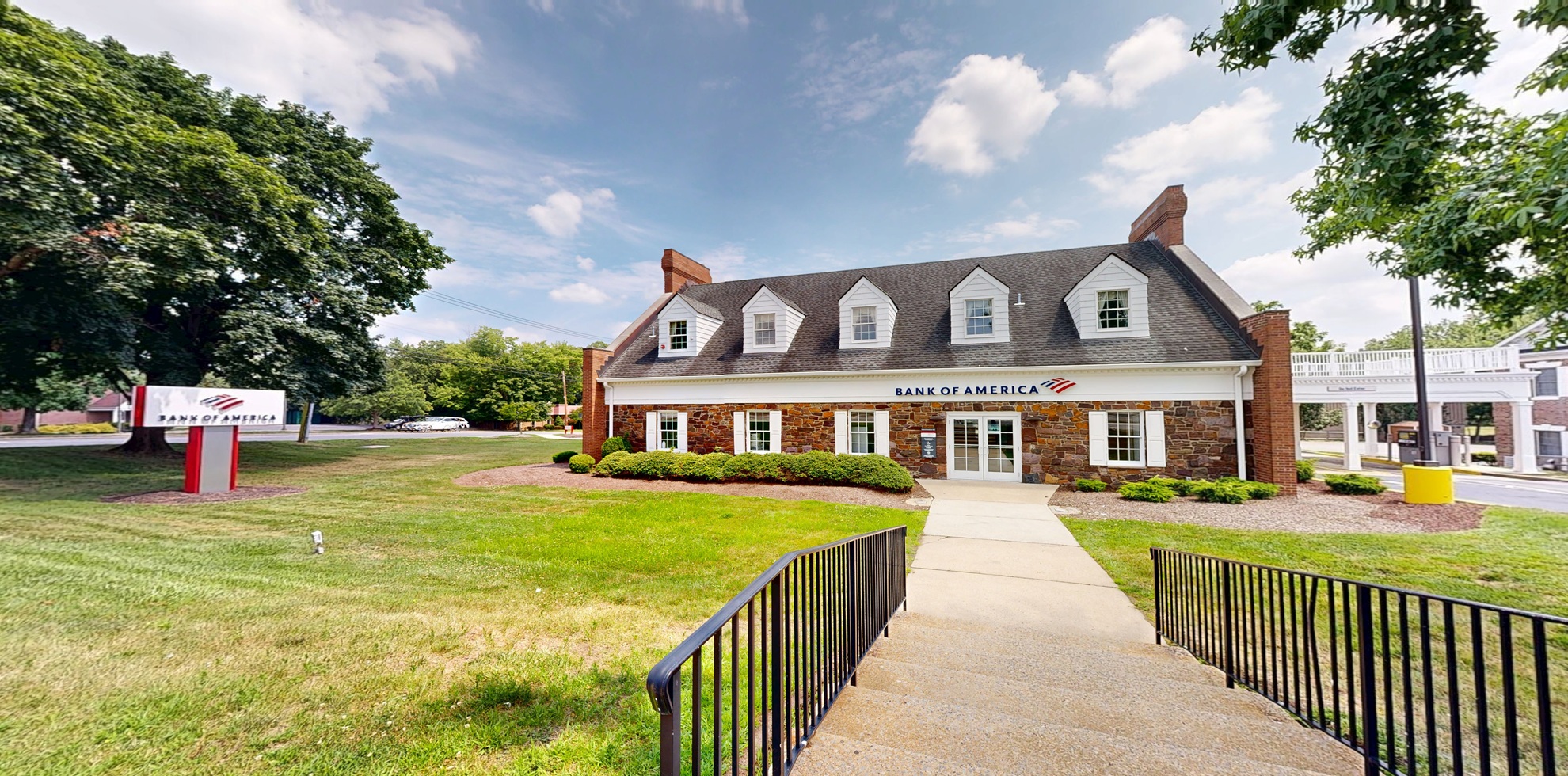Bank of America financial center with drive-thru ATM | 211 Old Tappan Rd, Old Tappan, NJ 07675