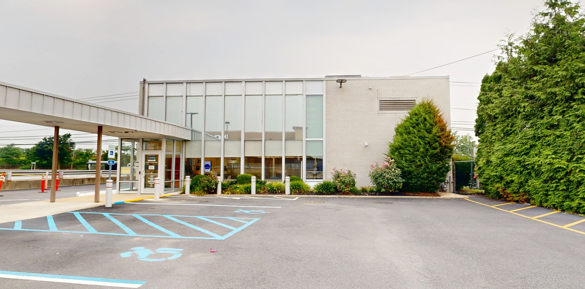 Bank of America financial center with drive-thru ATM | 5310 Sunrise Hwy, Massapequa Park, NY 11762
