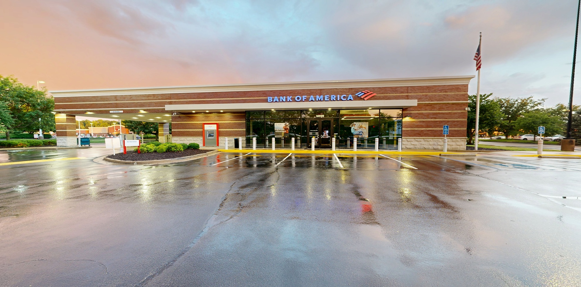 Bank of America financial center with drive-thru ATM | 16900 Chesterfield Airport Rd, Chesterfield, MO 63005