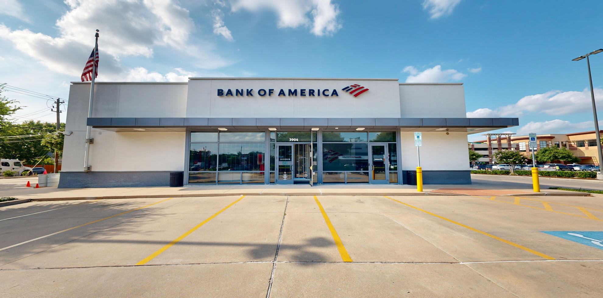 Bank of America financial center with drive-thru ATM | 3904 Richmond Ave, Houston, TX 77027