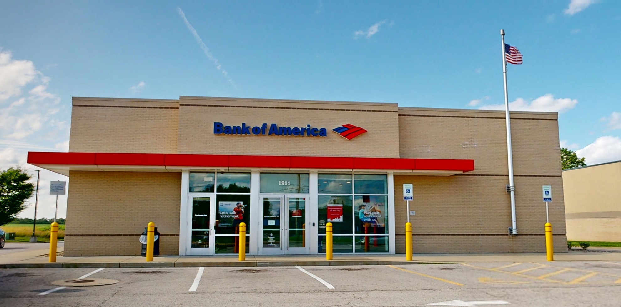 Bank of America financial center with drive-thru ATM | 1911 Carlyle Ave, Belleville, IL 62221