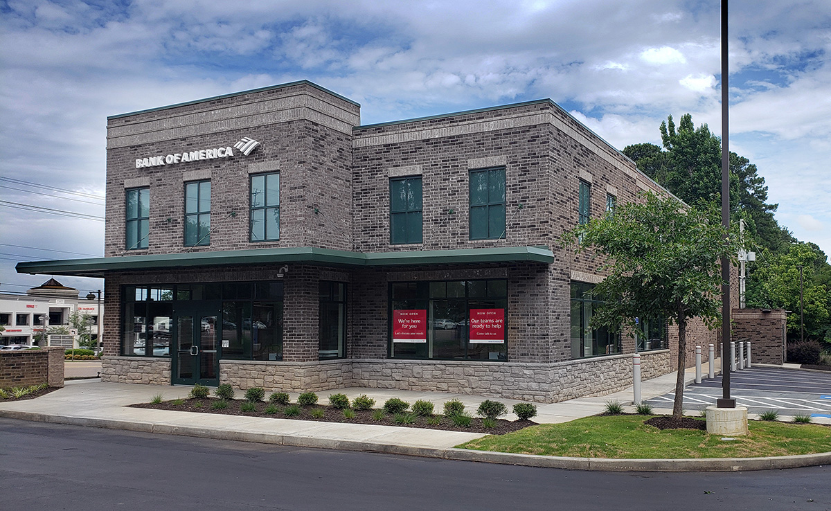 Bank of America financial center with drive-thru ATM | 7665 Poplar Ave, Germantown, TN 38138
