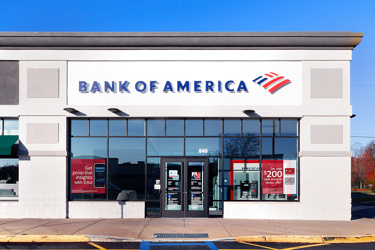Bank of America financial center with walk-up ATM | 846 Sunrise Hwy, Bay Shore, NY 11706