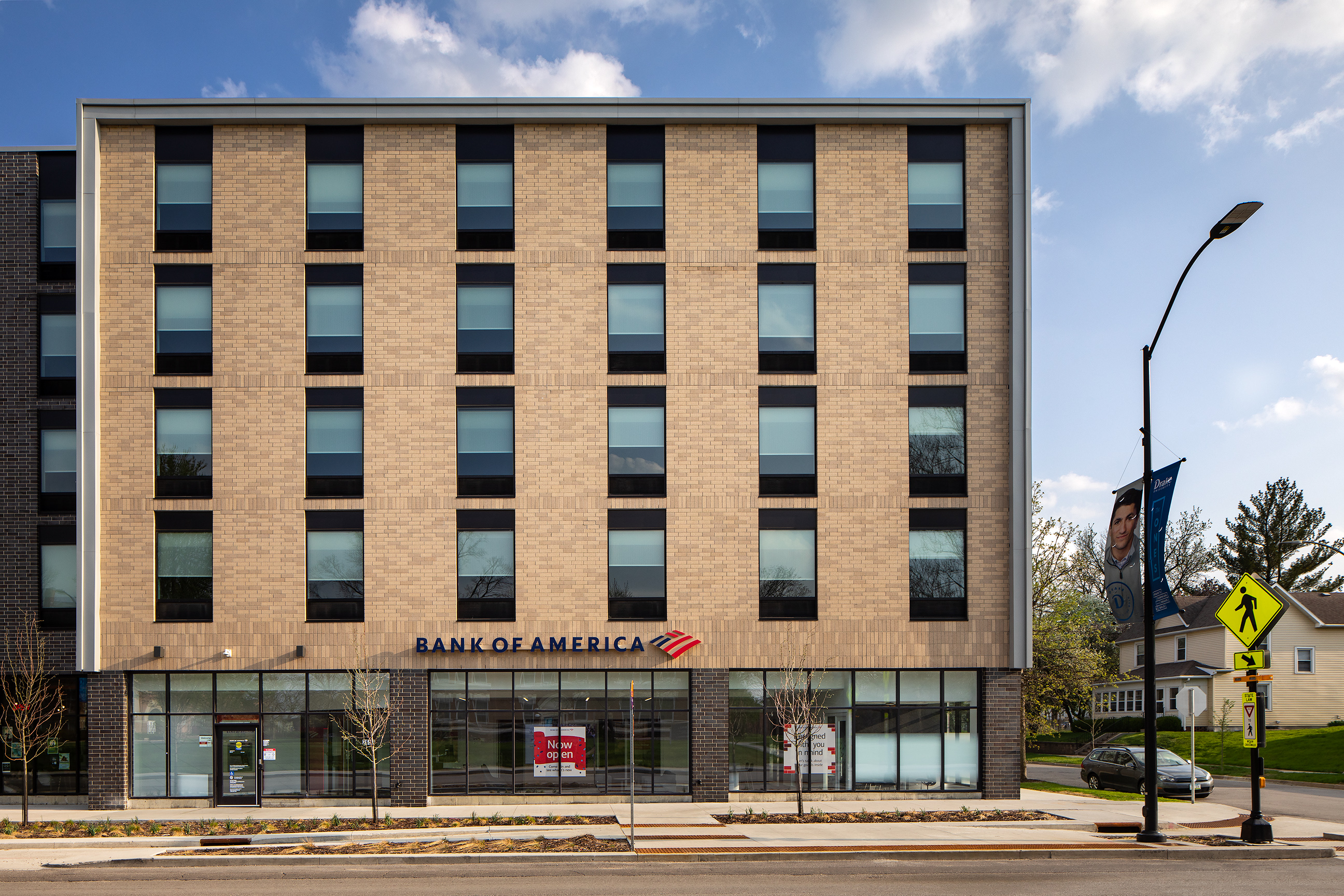 Bank of America financial center with walk-up ATM | 2650 University Ave, Des Moines, IA 50311