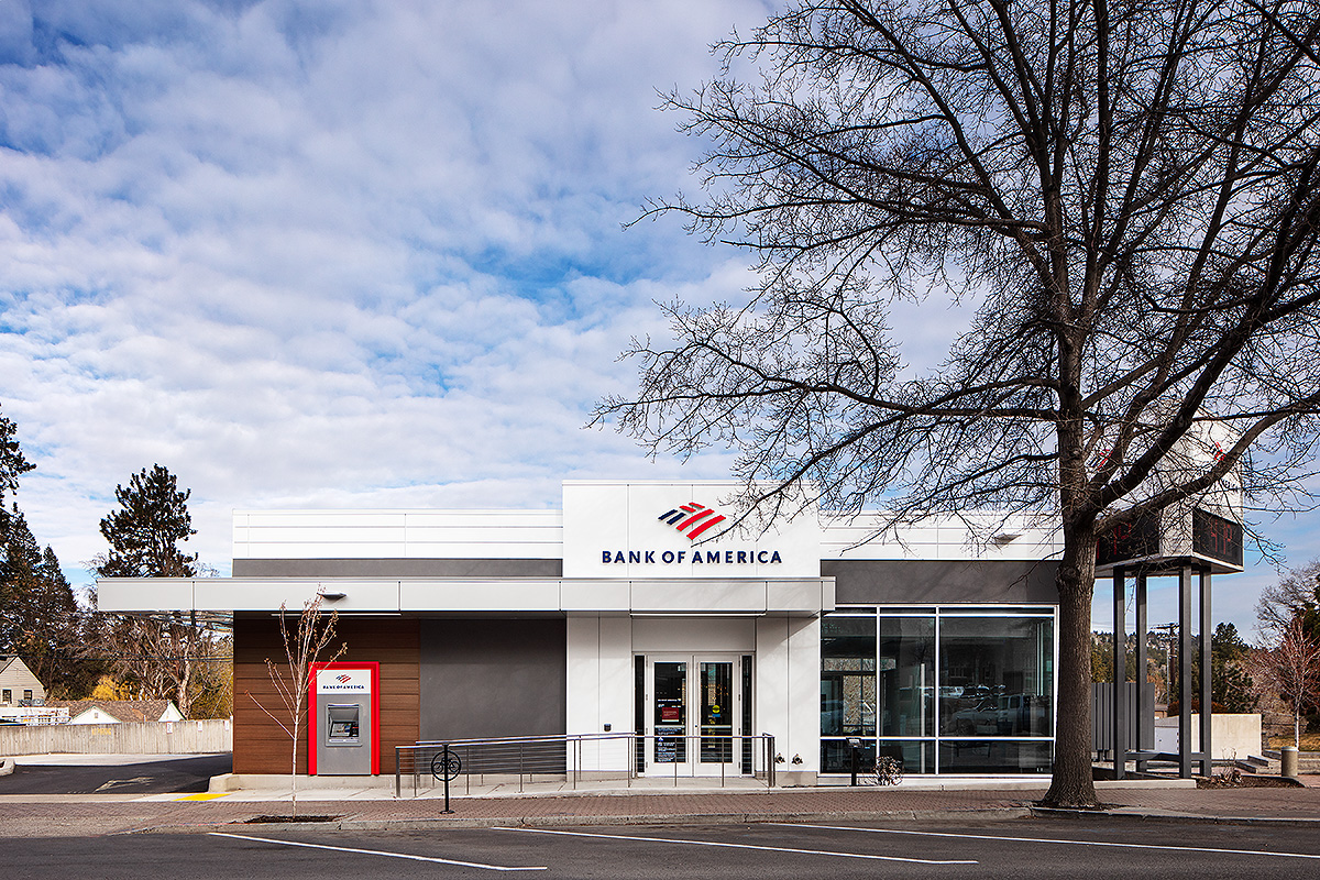 Bank of America financial center with drive-thru ATM | 1033 NW Wall St, Bend, OR 97701