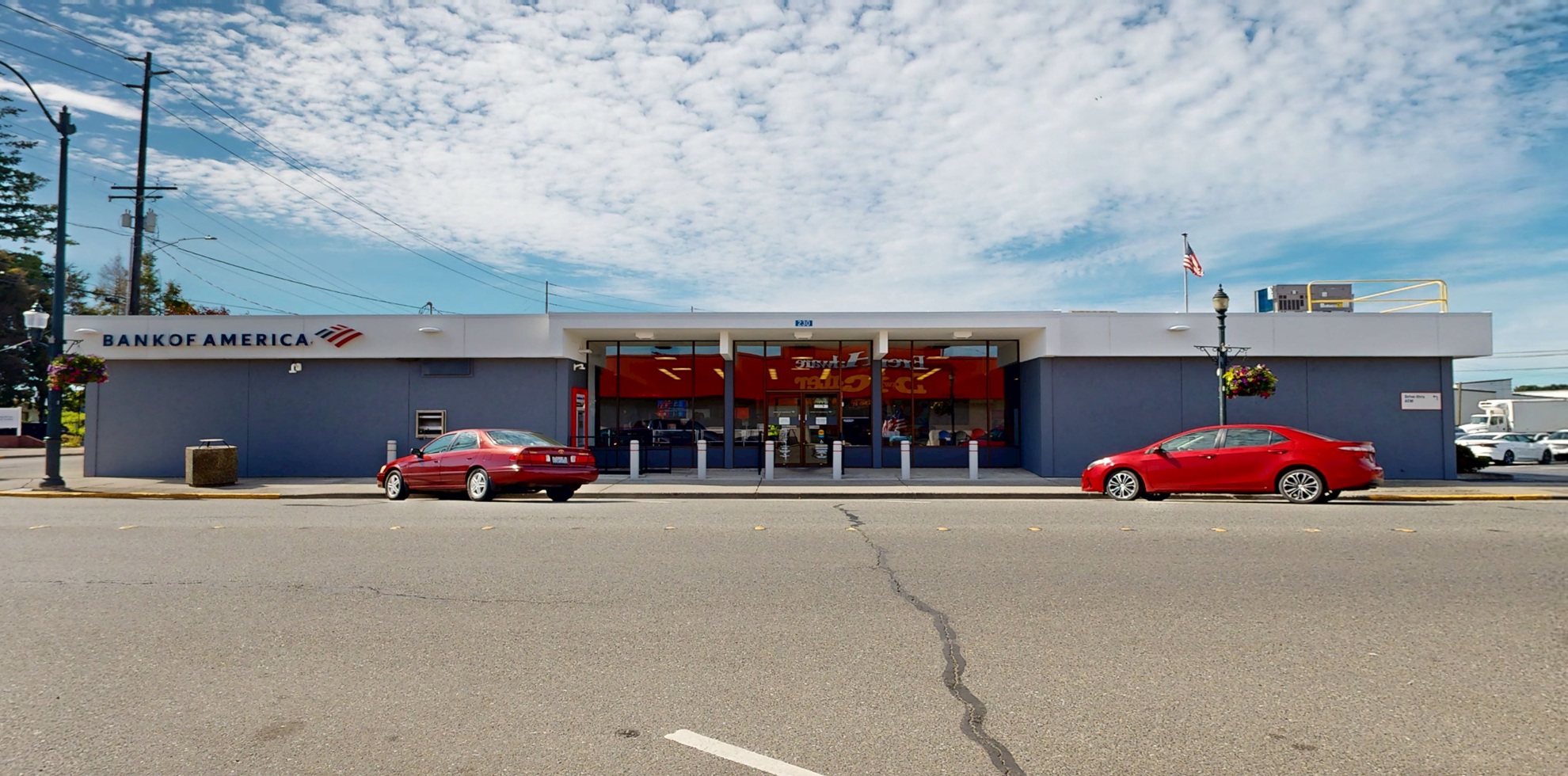Bank of America financial center with drive-thru ATM | 230 E Fairhaven Ave, Burlington, WA 98233