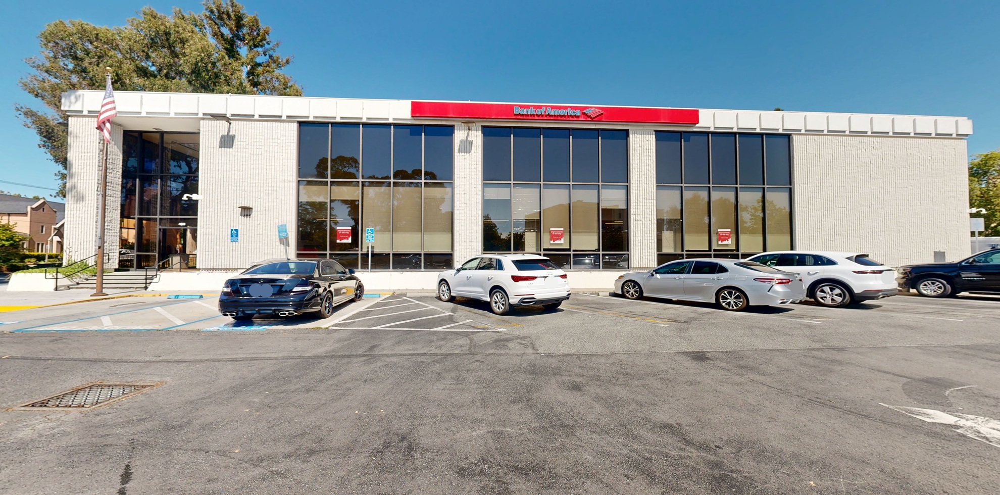 Bank of America financial center with drive-thru ATM | 400 El Camino Real, Burlingame, CA 94010