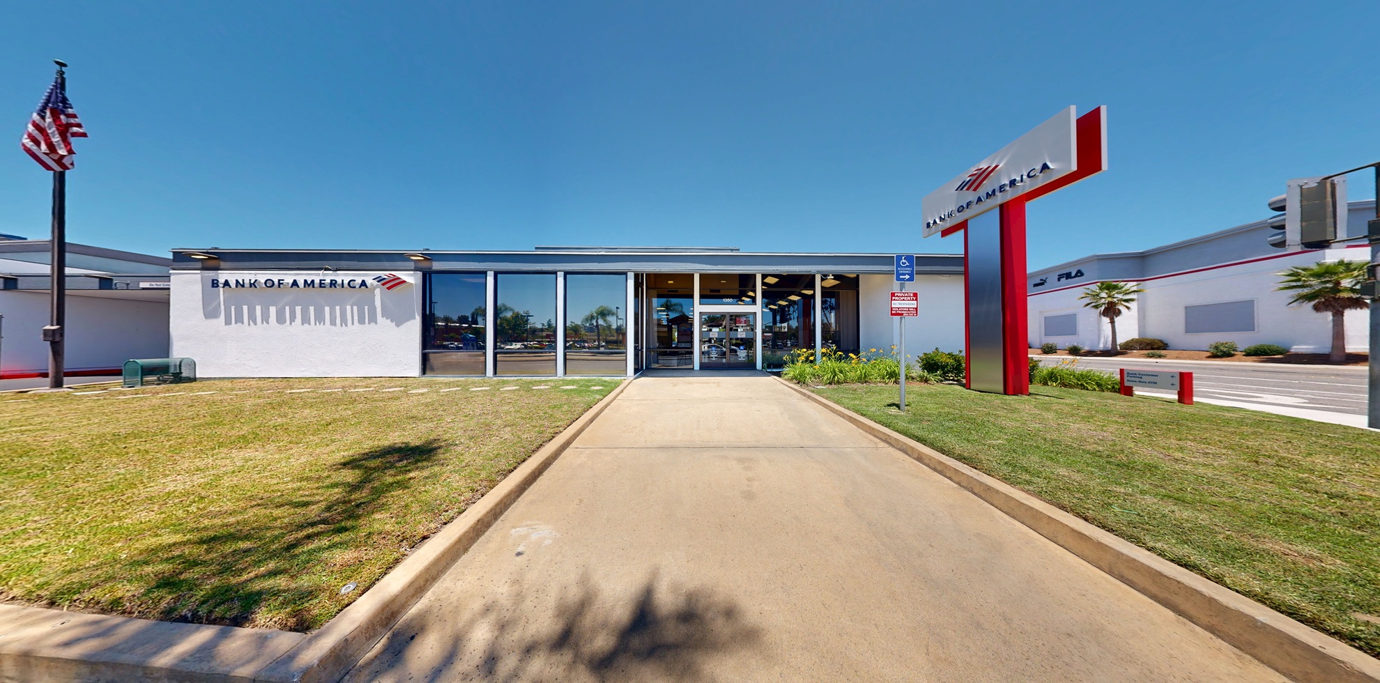 Bank of America financial center with drive-thru ATM | 1350 E Valley Pkwy, Escondido, CA 92027