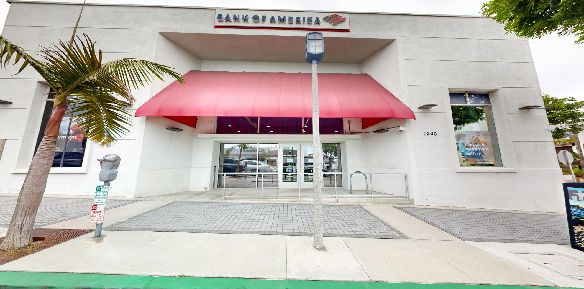 Bank of America financial center with walk-up ATM | 1200 Highland Ave, Manhattan Beach, CA 90266