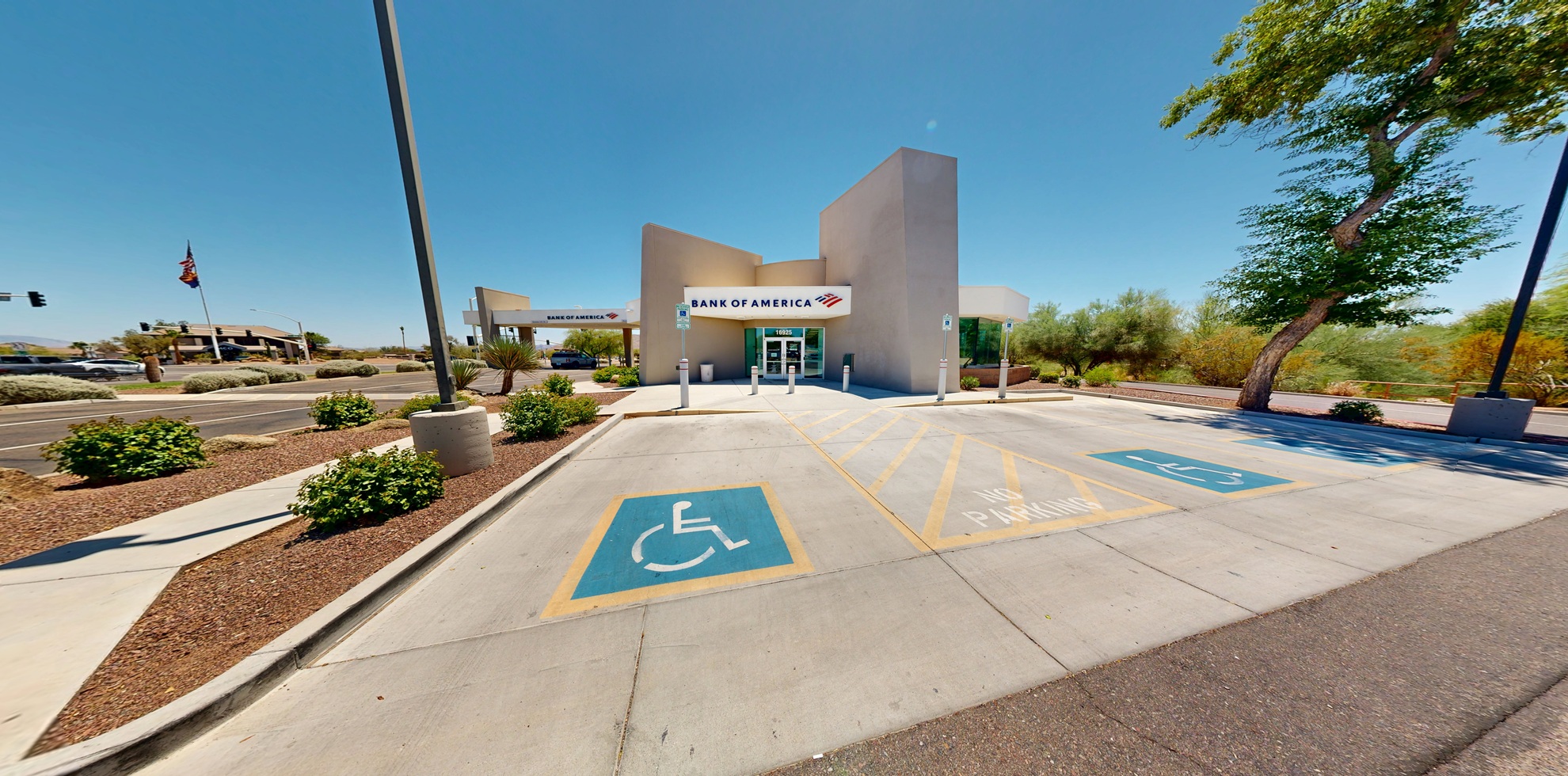 Bank of America financial center with drive-thru ATM | 16925 E Shea Blvd, Fountain Hills, AZ 85268