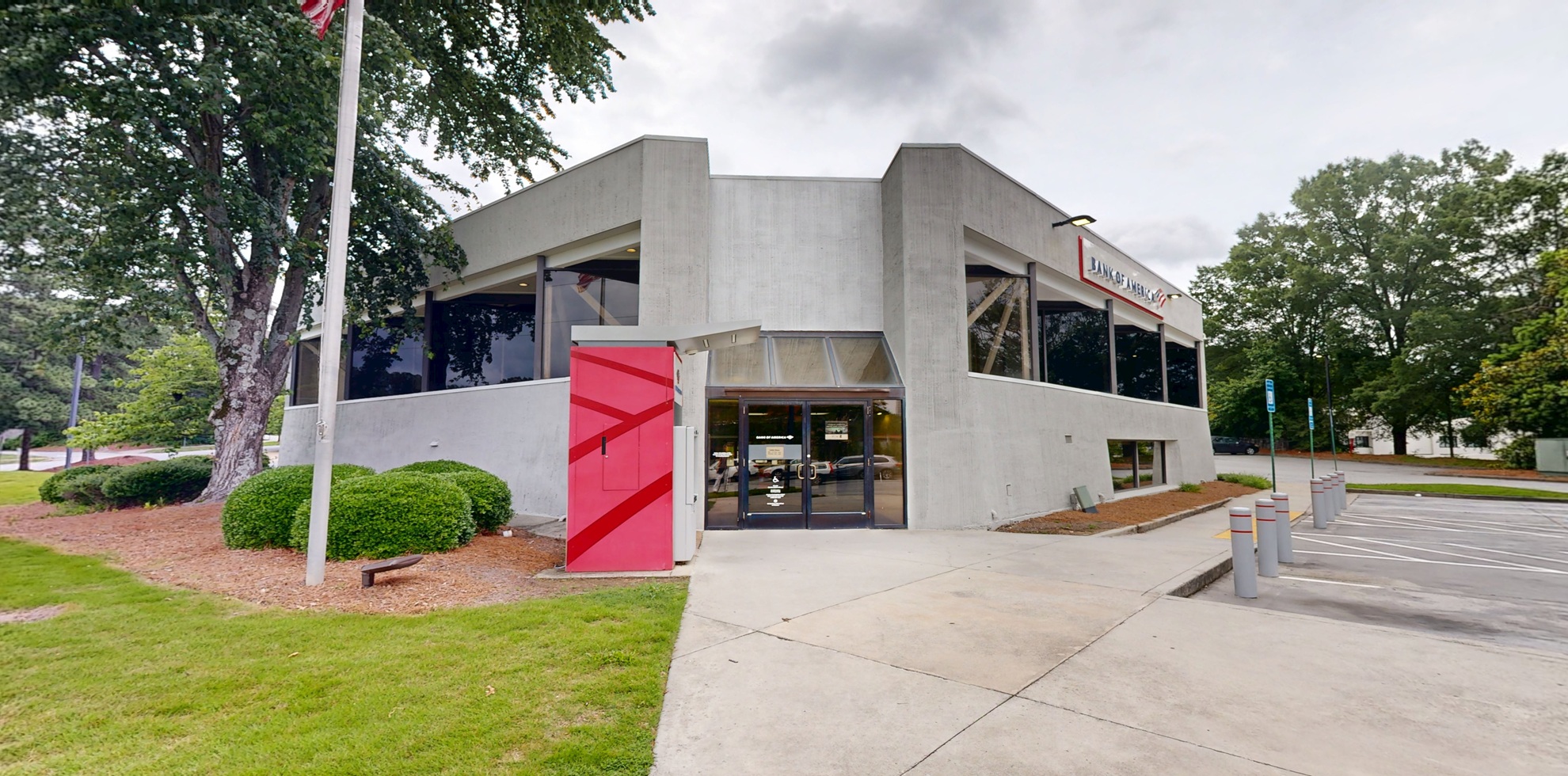 Bank of America financial center with walk-up ATM | 1 Perimeter Ctr E, Atlanta, GA 30346