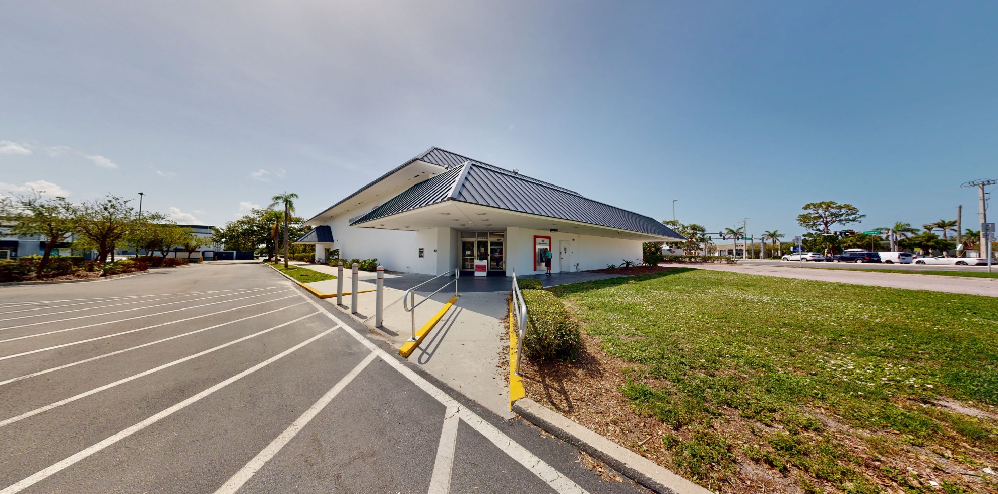 Bank of America financial center with drive-thru ATM | 6525 S Tamiami Trl, Sarasota, FL 34231